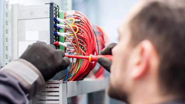 Professional Electrician for Fast Electrical Repairs