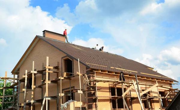 Experienced Roofing Contractors for Leak Detection and Repair