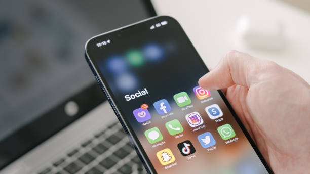 Analyzing SMM World reviews Feedback and User Experiences
